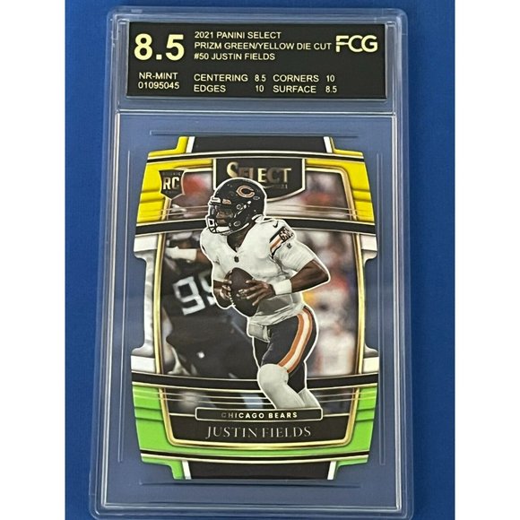 2021 Select Justin Fields Concourse Level Select Yellow Green Die Cut RC graded - Picture 1 of 10